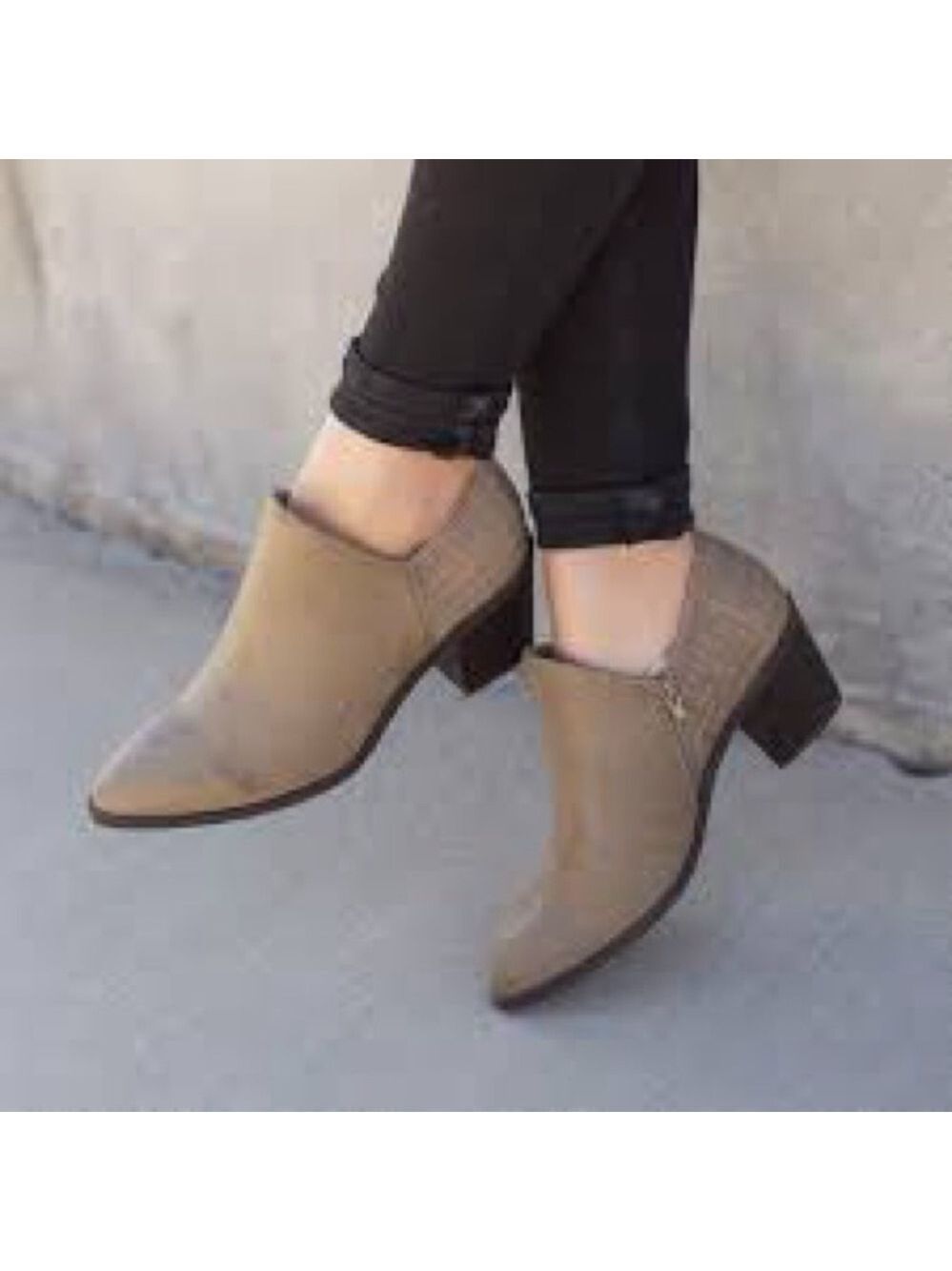 Women’s Journee Collection Adison Brown Stylish Tan Ankle Boots Size 7.5 US!
